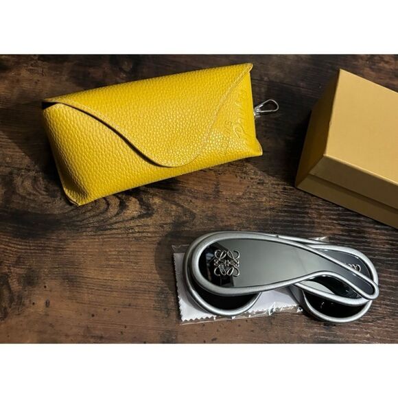 LOEWE 
Mirrored nylon mask sunglasses in Silver NWB - Picture 6 of 10